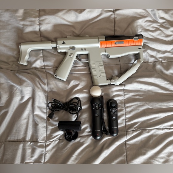 Sony Playstation Move Sharp Shooter PS3/PS4 CECHYA-ZRA1 W/ Controllers & Camera! - Picture 1 of 9